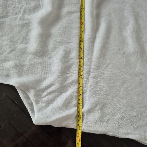 White Relaxed  Sleevless Blouse - Picture 6 of 6